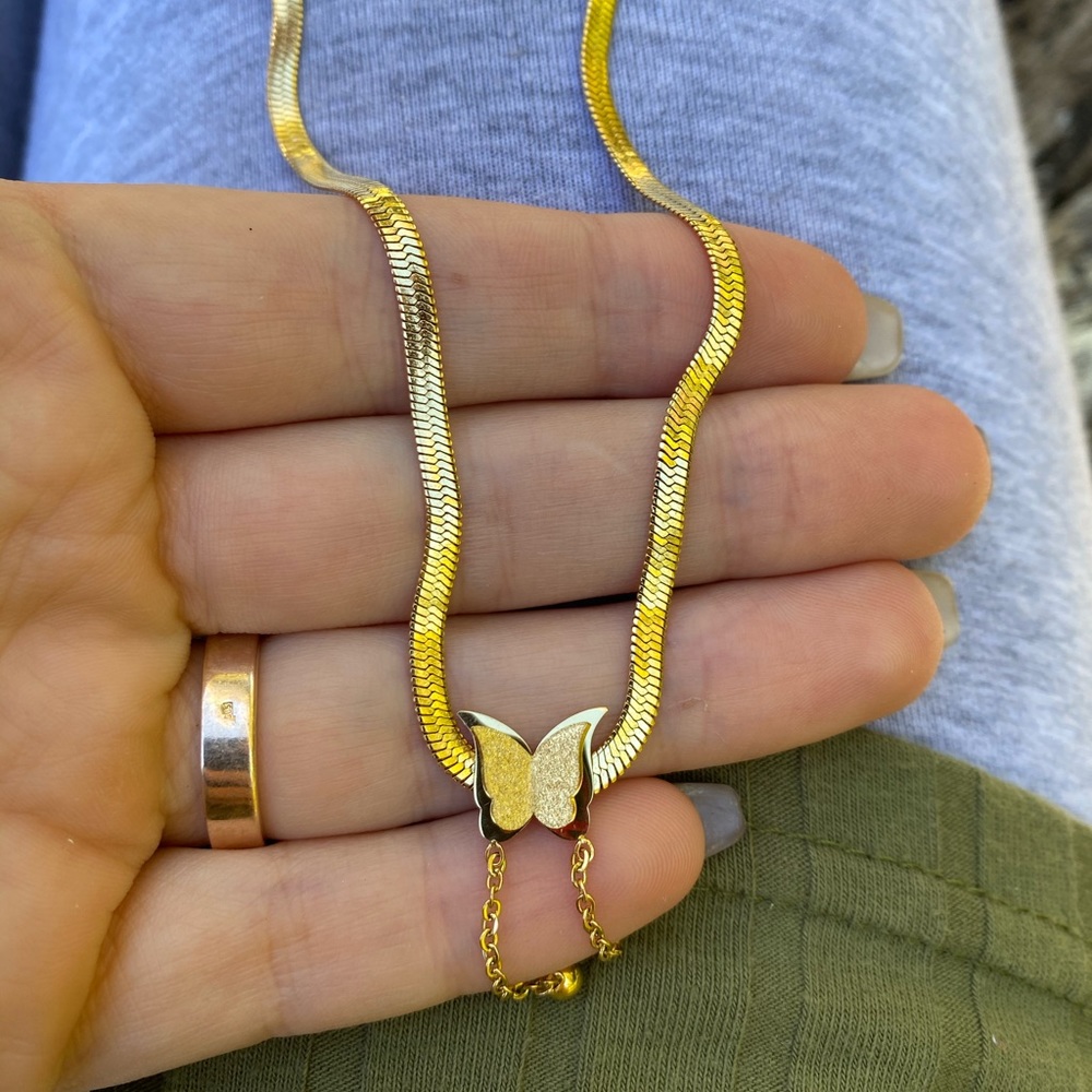 New 18k gold plated butterfly π¦ necklace - Picture 3 of 4